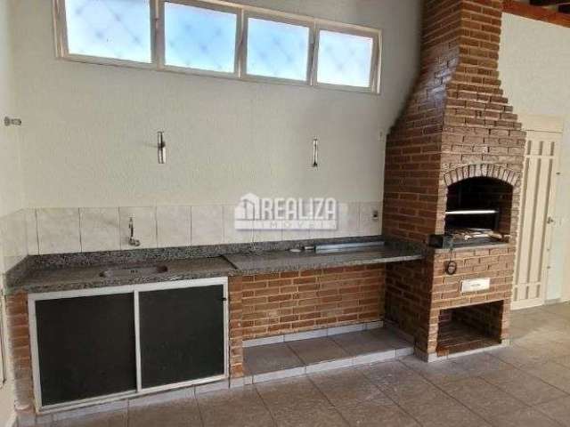 Casa com 3 Quarto(s) e 3 banheiro(s) para Alugar, 214 m² por R$ 4550 / Mês