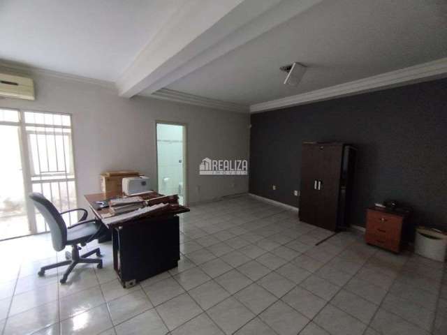 Casa com 3 Quarto(s) e 3 banheiro(s) para Alugar, 0 m² por R$ 3703 / Mês