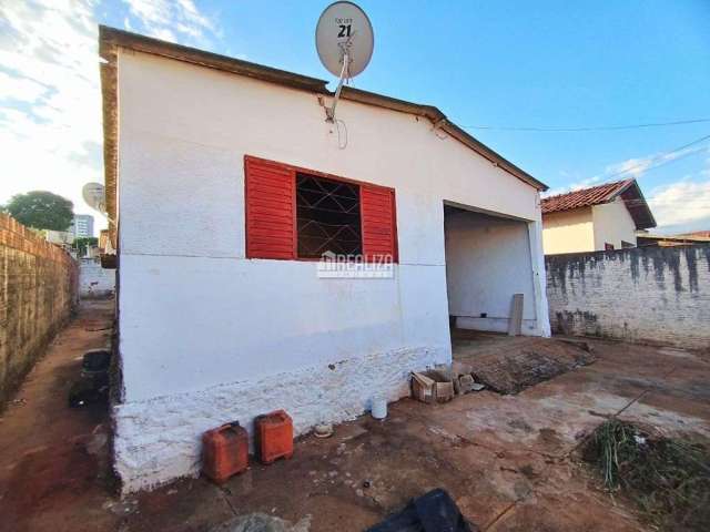 Casa com 3 Quarto(s) e 2 banheiro(s) para Alugar, 60 m² por R$ 870 / Mês