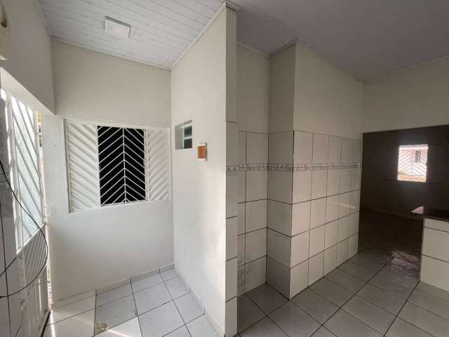 Casa com 2 Quarto(s) e 1 banheiro(s) para Alugar, 45 m² por R$ 1848 / Mês