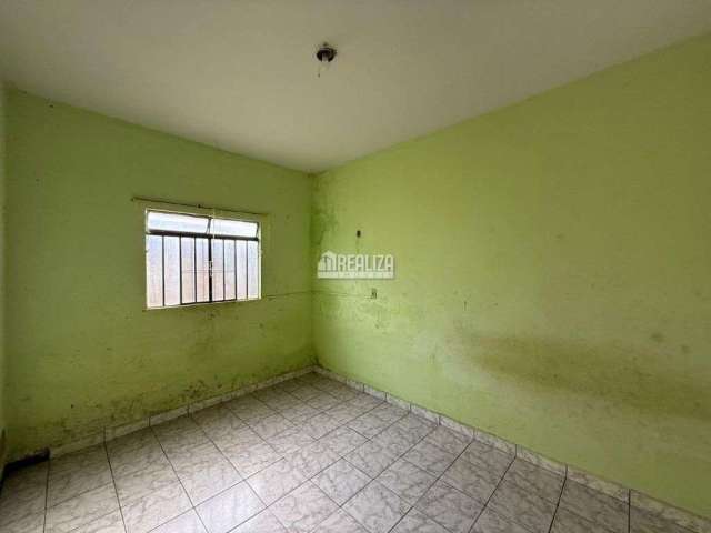 Casa com 2 Quarto(s) e 1 banheiro(s) para Alugar, 61 m² por R$ 615 / Mês