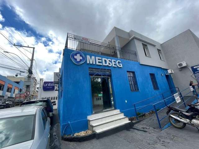 Sala comercial com 3 salas para alugar na dos Andrades, 15, Centro, Vitória da Conquista por R$ 3.500