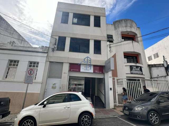 Apartamento com 3 quartos para alugar na Sete de Setembro, 154, Centro, Vitória da Conquista por R$ 1.300