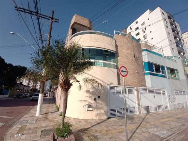 Sobrado Triplex na Vila Tupi em Praia Grande SP