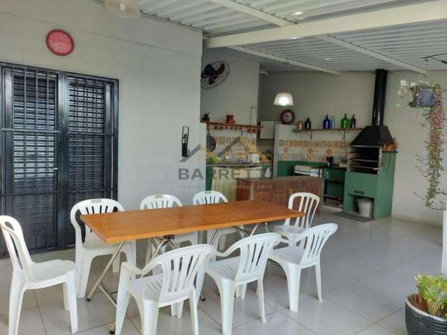 Casa Edícula, 2 Quartos e Piscina, Bairro Taquaral - R$ 380.000.00