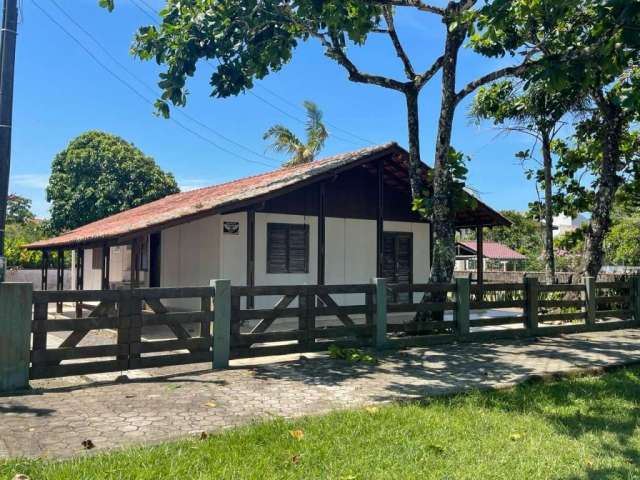 Casa a 90 metros do mar com 3 dormitórios à venda, 119 m² por R$ 600.000 - Santa Clara - Itapoá/SC