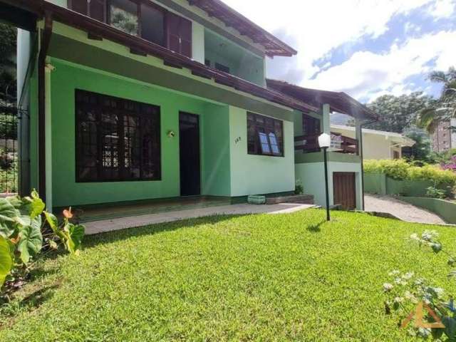 Casa ampla à Venda com 4 quartos no Bairro Itacorubi - Florianópolis/SC