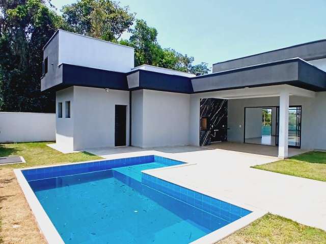 Casa de Condomínio à Venda com 3 quartos, 3 banheiros, 3 vagas e 157m² por R$ 735.000