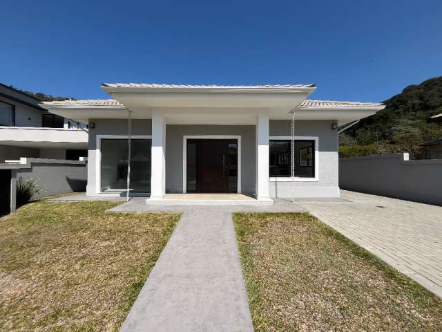 Casa linear no Green valey, 180 m2 por R$1050.000,00 em Teresópolis- RJ