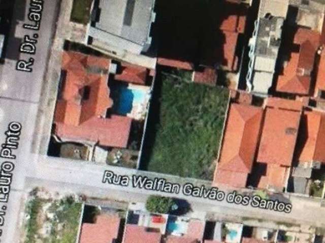 Terreno à venda na Estudante Walflan Galvao dos Santos, 001, Candelária, Natal por R$ 550.000