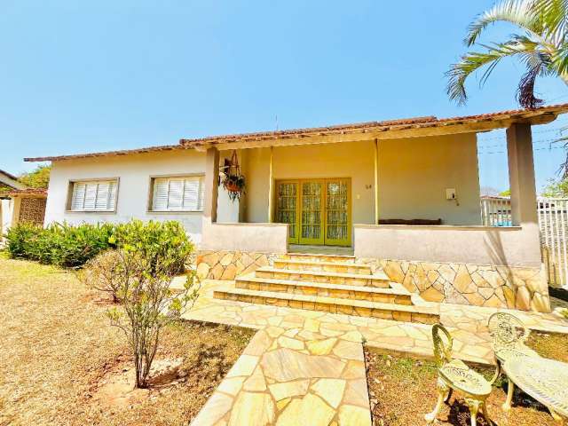 Vende-se ótima casa na vila de Furnas - MG