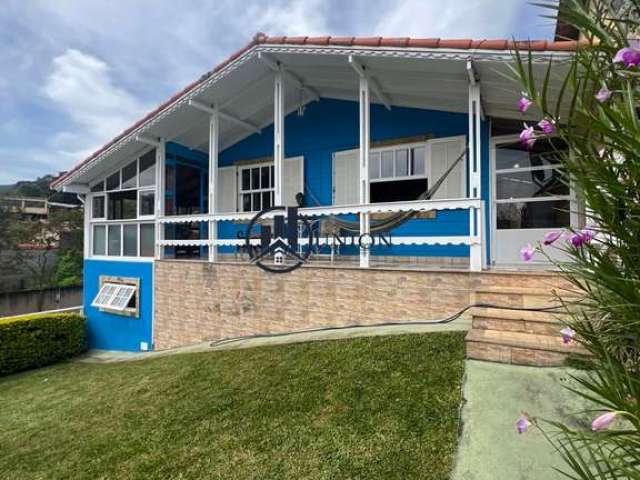 Casa à venda no bairro Jardim Meudon - Teresópolis/RJ