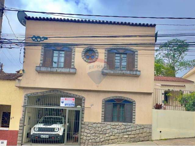 Casa em rua plana com terraço no Alto dos Passos