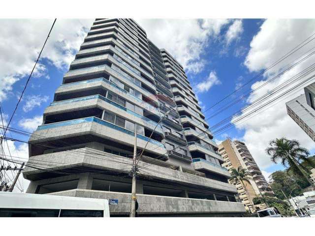 Apartamento luxuoso com 5 quartos, sendo 1 suite master com closet e 3 suítes no centro de Juiz de Fora