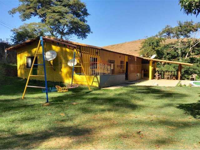 Sítio com casa mobiliada, piscina e açude