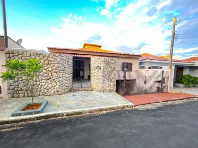 Linda Casa a Venda em Bairro de Alto Padrão na Região Central de Socorro.