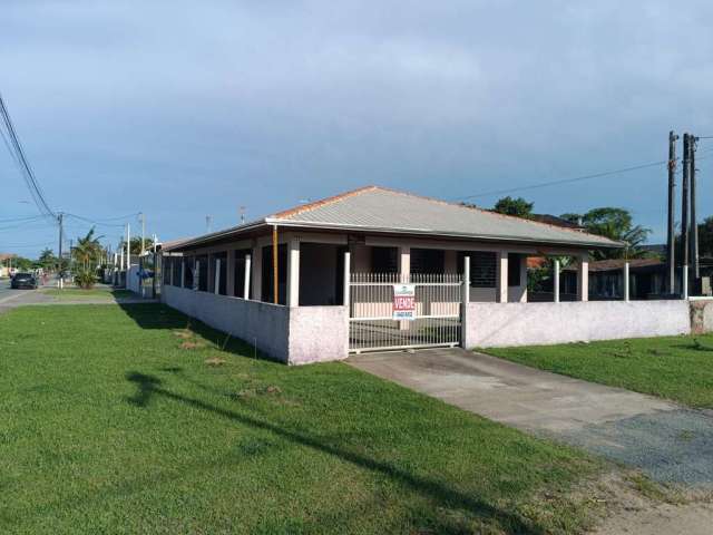 Otima casa de esquina a venda em guaratuba de esquina