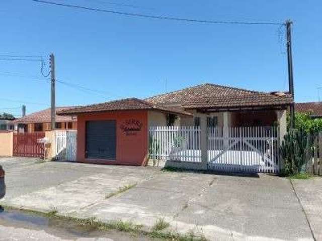 Casa em Guaratuba com ponto comercial com casa de 5 quartos