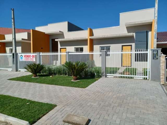 Casa Geminada na praia de Guaratuba pr,  com piscina, 3 quartos sendo uma suíte.