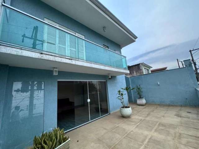 Linda casa 280m² área útil, com piscina, 4 suítes, Vila Ipojuca