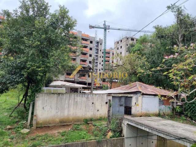 ÓTIMO TERRENO!!! 270m² DE ÁREA TOTAL. BEM LOCALIZADO