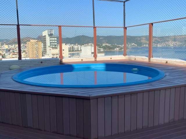 Cobertura Duplex:Localizada no Ingá com 3 quartos,sauna,piscina,churrasqueira e condomínio com portaria 24h