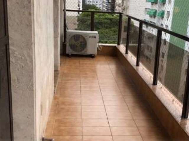 Apartamento localizado em rua nobre do Inga, 4 quartos sendo 2 suítes, varanda, dependência completa de empregada e duas vagas na escritura