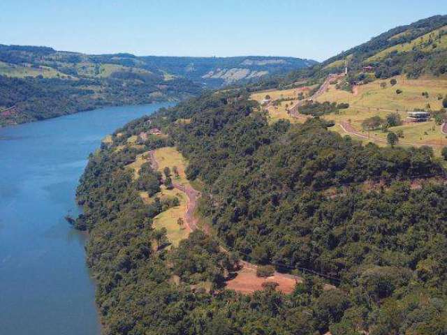 Terreno de esquina, 1.111 m² a venda no Condomínio Casas da Montanha, Vista para o Rio Uruguai. Clique e saiba Mais.