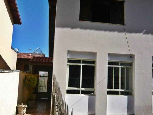 Casa na Vila Amália, próxima do Horto Florestal, com 3 dormitorios, 2 banheiros e 3 vagas