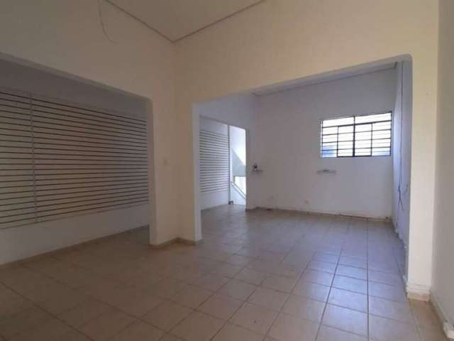 Loja de 250m² com sobreloja, localizado na Vila Mariana, completo com salas e três banheiros !!!