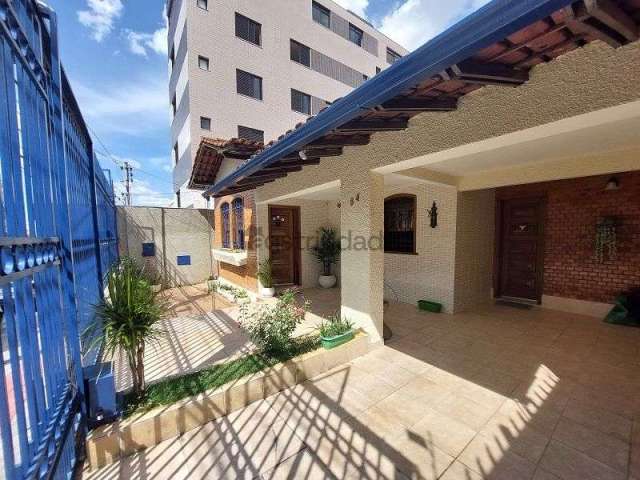 Casa com 4 quartos para alugar no Colégio Batista, Belo Horizonte , 359 m2 por R$ 12.500