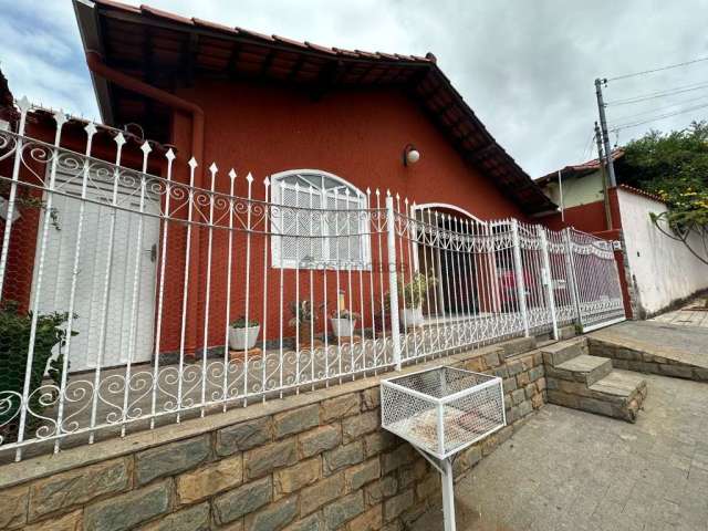 Casa com 3 quartos à venda no Centro, Santa Luzia , 240 m2 por R$ 850.000