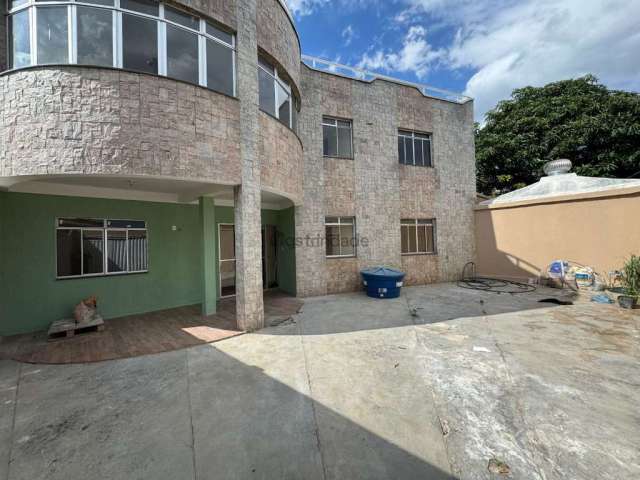 Aluguel de casa com 4 quartos, terraço e vista panorâmica!