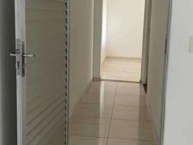 Casa com 2 quartos para alugar na Rua Muritiba, 78, Turiaçu, Rio de Janeiro, 1 m2 por R$ 1.500