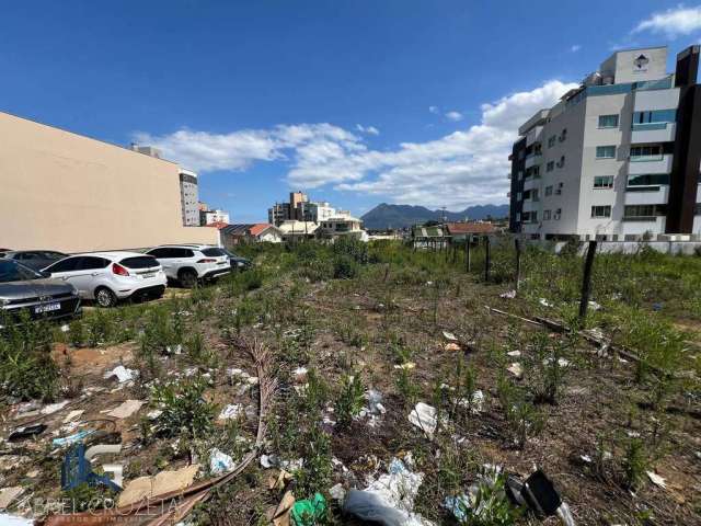 Oportunidade única, terreno na Avenida principal do Pagani