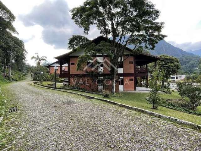 Casa Alto padrão 5 suítes em Condomínio Nobre no Comary CBF Teresópolis