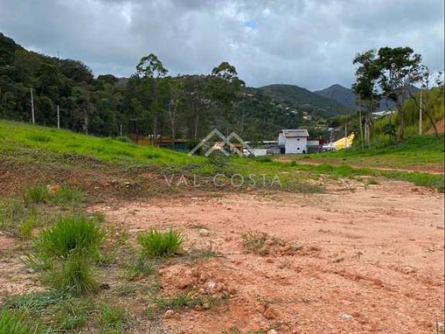 Terreno no Vale dos Pássaros: Seu Refúgio de Paz