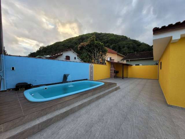 Casa em Mongaguá 02 dormitórios com piscina