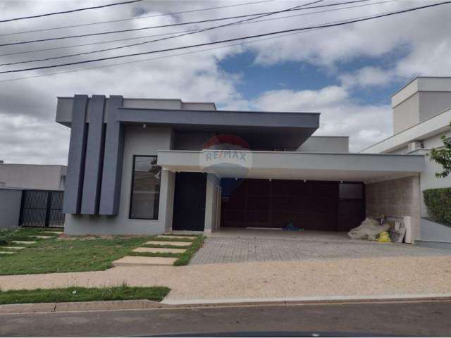 Casa térrea no condomínio Damha 1 , com 3 suítes, sala ampla, piscina