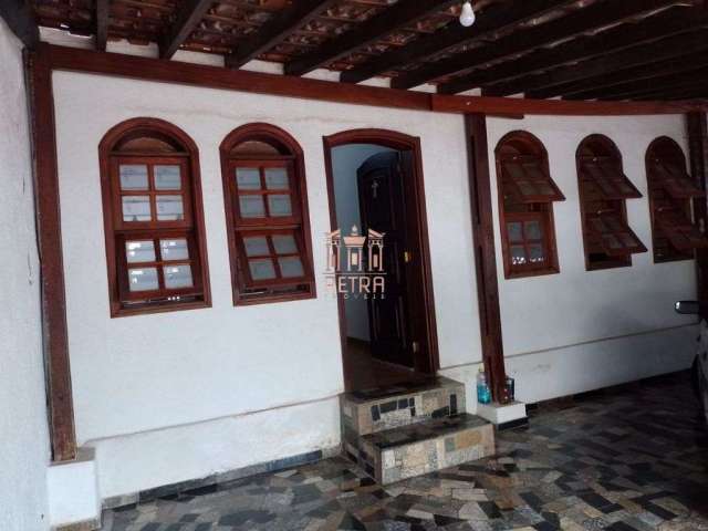 Casa com 3 dormitórios à venda, 114 m²