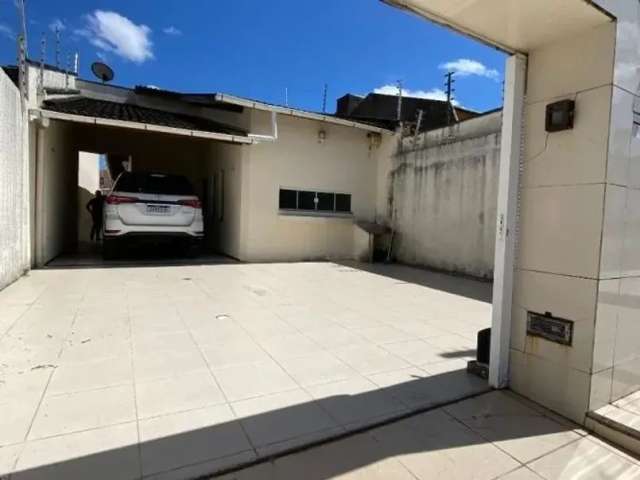 Casa com 3 Quartos e 1 banheiro à Venda, 100 m² por R$ 170.000