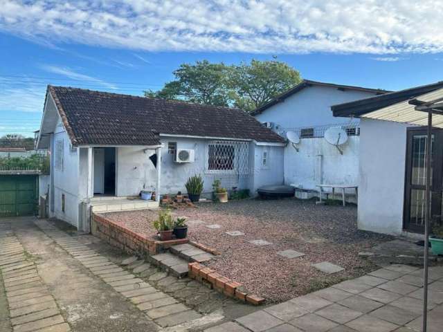 Casa com 3 quartos à venda na Rua Padre João Batista Reus, 3220, Vila Conceição, Porto Alegre por R$ 500.000