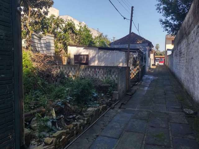 Terreno à venda na Rua Camaquã, 820, Camaquã, Porto Alegre por R$ 1.200.000