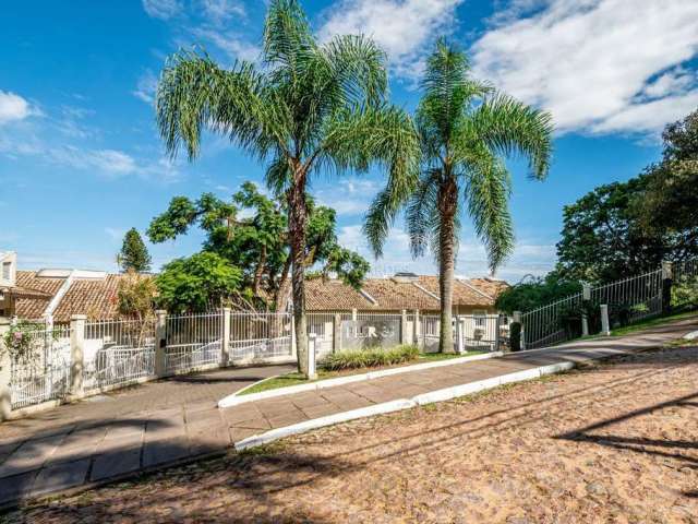 Casa em condomínio fechado com 3 quartos à venda na Avenida Coronel Marcos, 39, Pedra Redonda, Porto Alegre por R$ 980.000