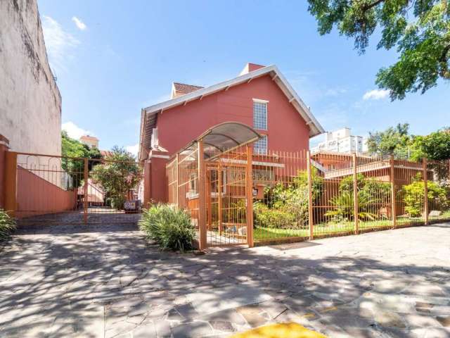 Casa em condomínio fechado com 3 quartos à venda na Avenida Arnaldo Bohrer, 184, Teresópolis, Porto Alegre por R$ 670.000