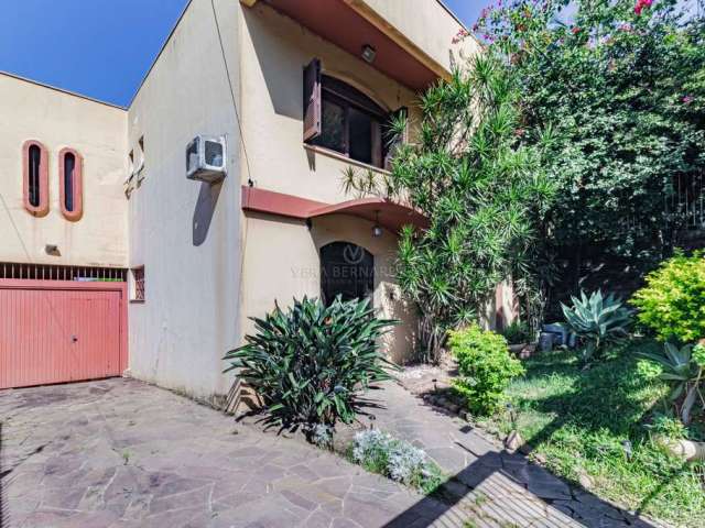 Casa com 3 quartos à venda na Avenida Capivari, 165, Cristal, Porto Alegre por R$ 1.050.000