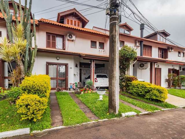 Casa em condomínio fechado com 3 quartos à venda na Avenida Eduardo Prado, 695, Cavalhada, Porto Alegre por R$ 730.000