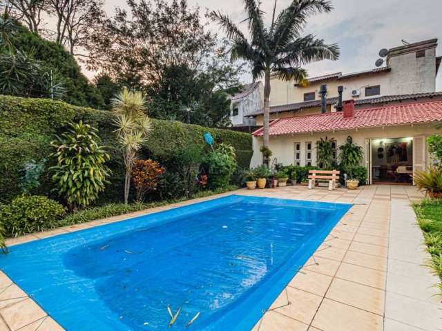 Casa com 3 quartos à venda na Avenida Cinco de Novembro, 300, Teresópolis, Porto Alegre por R$ 950.000