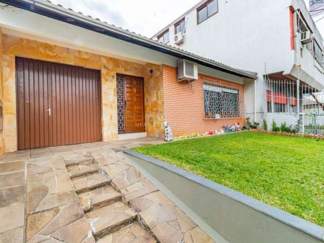 Casa com 3 quartos à venda na Rua Curupaiti, 836, Cristal, Porto Alegre por R$ 980.000