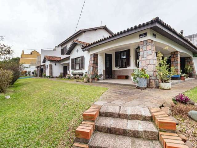 Casa com 4 quartos à venda na Rua Goitacaz, 686, Vila Assunção, Porto Alegre por R$ 2.650.000